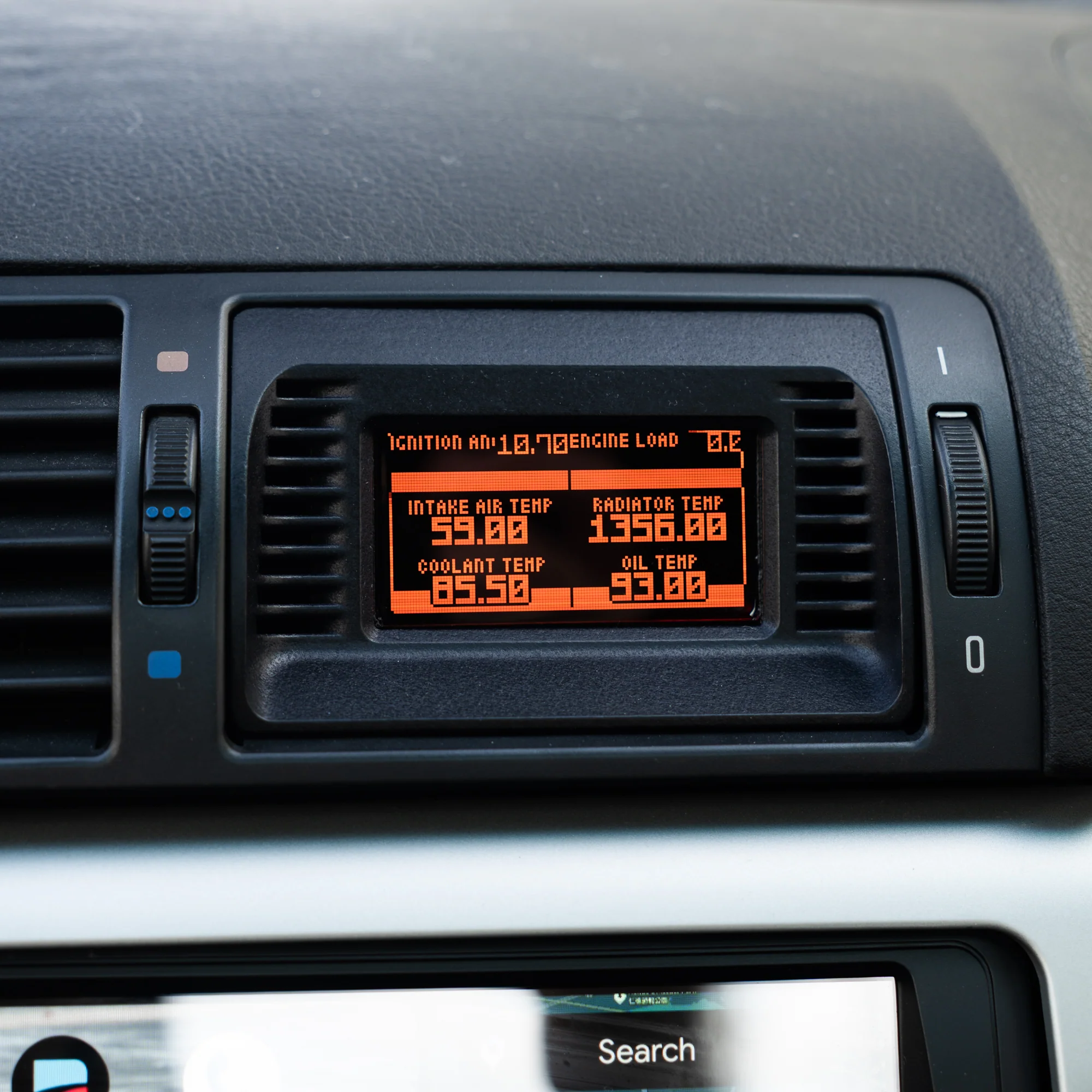 Rendition Gauge.S – Center Vent Digital Gauge for BMW E39 & E46 - Image 3